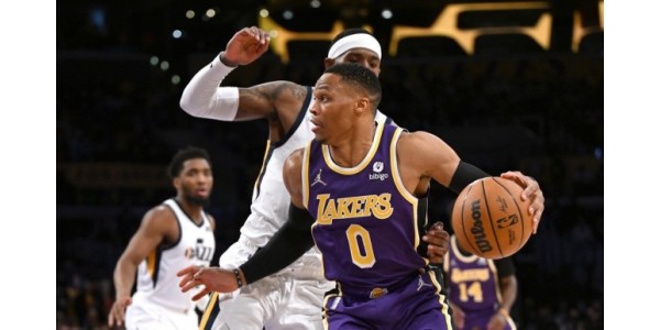 I Los Angeles Lakers terminano una serie di tre sconfitte consecutive